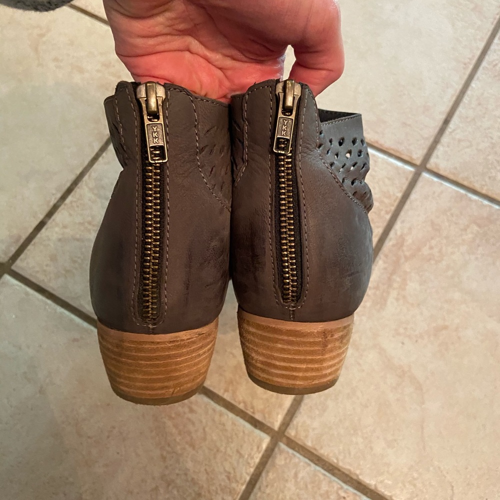 ❌SOLD❌ Women’s size 9.5 Bootie - Picture 4 of 5